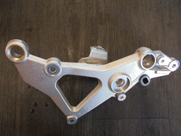 Fussrastetrager vorne rechts Triumph Tiger 1200 Explorer GT PRO