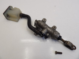 Rempomp achter Suzuki GSX R 600