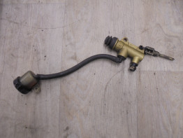 Rempomp achter Ducati 748
