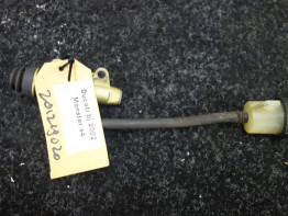 Rempomp achter Ducati Monster S4