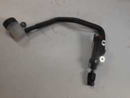 Rempomp achter Yamaha MT 09