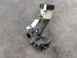 Rempomp achter Honda CBR Fireblade