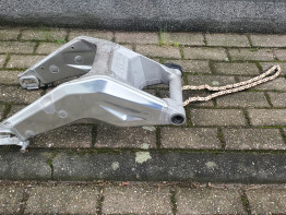Achterbrug Aprilia Tuono 1000