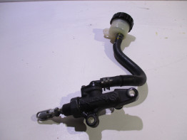 Rempomp achter Yamaha YZF R1