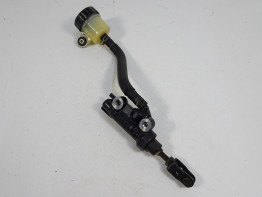 Rempomp achter Yamaha FZ1