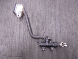 Rempomp achter Honda CBR 500 R