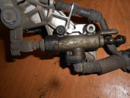 Rempomp achter Honda VFR 800 I