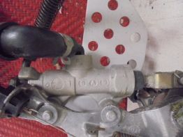 Rempomp achter Kawasaki ZX 9 R