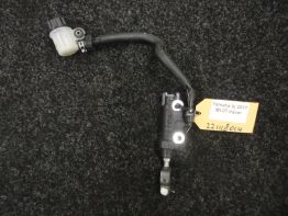 Rempomp achter Yamaha Tracer 700