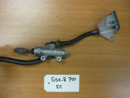 Rempomp achter Suzuki GSX R 750