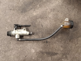 Rempomp achter BMW F 850 GS
