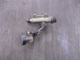 Rempomp achter Ducati Monster 821