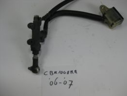 Rempomp achter Honda CBR Fireblade