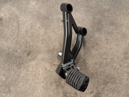Fussrastetrager vorne links Honda CMX 500 Rebel