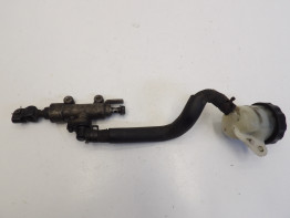 Rempomp achter Honda VFR 800 I