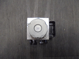 ABS pomp Moto Guzzi V85 TT