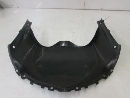 Cowl upper below Suzuki GSX R 750