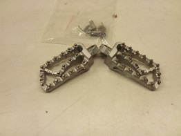 Voetsteun links Yamaha XTZ 690 ( Tenere 700 )