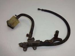 Rempomp achter Suzuki GSX F 750