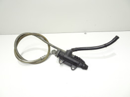 Rempomp achter Aprilia Tuono 1000