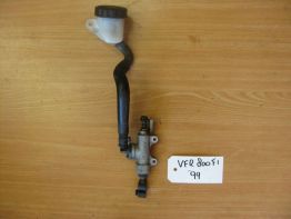 Rempomp achter Honda VFR 800 I