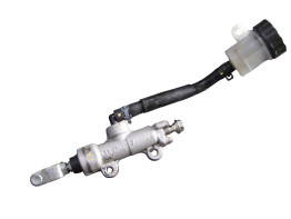 Rempomp achter Kawasaki Ninja 650