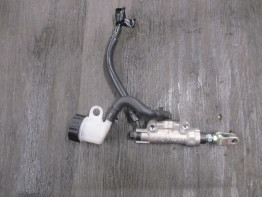 Rempomp achter Yamaha YZF R3