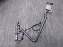 Rempomp achter Honda CB 1100 RS