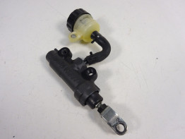 Rempomp achter Kawasaki ZX 10 R