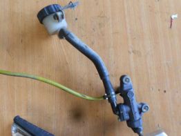 Rempomp achter Yamaha TDM