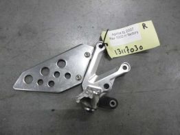 Fussrastetrager vorne rechts Aprilia RSV 1000