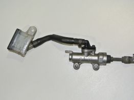 Rempomp achter Honda NC 700 X