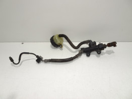 Rempomp achter Honda CBF 500