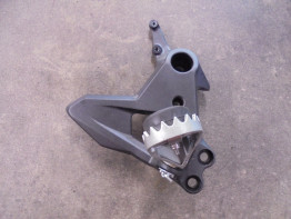 Fussrastetrager vorne rechts KTM 790 Adventure