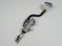 Rempomp achter Suzuki GSX F 650