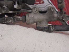 Rempomp achter Suzuki GSX F 650