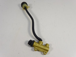 Rempomp achter Ducati ST2