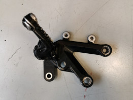 Voetsteun Rechts Aprilia RSV 1000