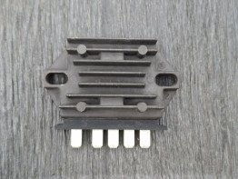 Regulator rectifier Suzuki GSX 250