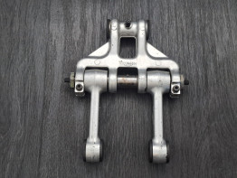 Link systeem achterveer Triumph Trident 900