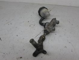 Rempomp achter Suzuki GSX F 600