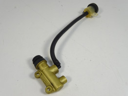 Rempomp achter Ducati ST4