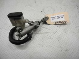 Rempomp achter Suzuki GSX R 750