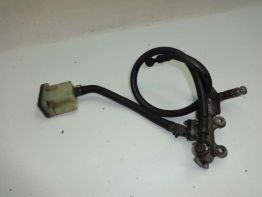 Rempomp achter Suzuki GSX F 750