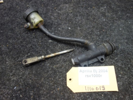 Rempomp achter Aprilia RSV 1000