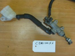 Rempomp achter Honda CBR 1100 XX