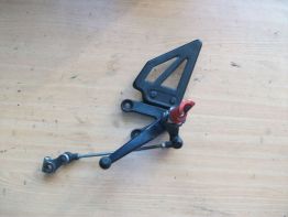 Fussrastetrager vorne links Suzuki GSX R 750
