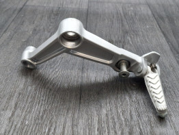 Fussrastetrager vorne links Aprilia RS 660