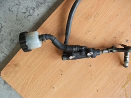 Rempomp achter Yamaha TDM