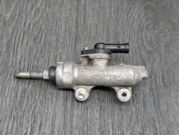 Rempomp achter Suzuki GSX R 1300 Hayabusa